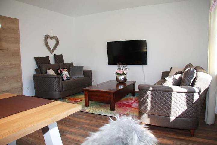 Ferienhaus für 5 Personen, mit Whirlpool und Garten sowie Balkon