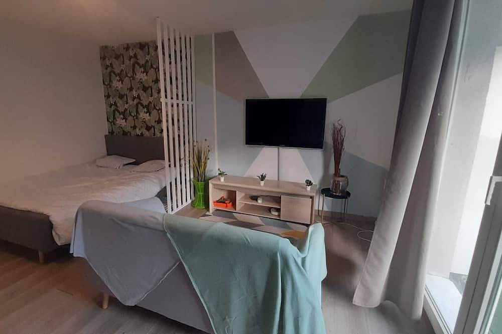 Entire apartment, At the foot of the station and in the heart of the town of cergy le haut in Cergy, Val-d'Oise