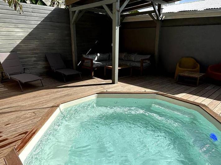 Location de vacances pour 2 personnes, avec jacuzzi ainsi que piscine et jardin dans Plage de Malendure - 2