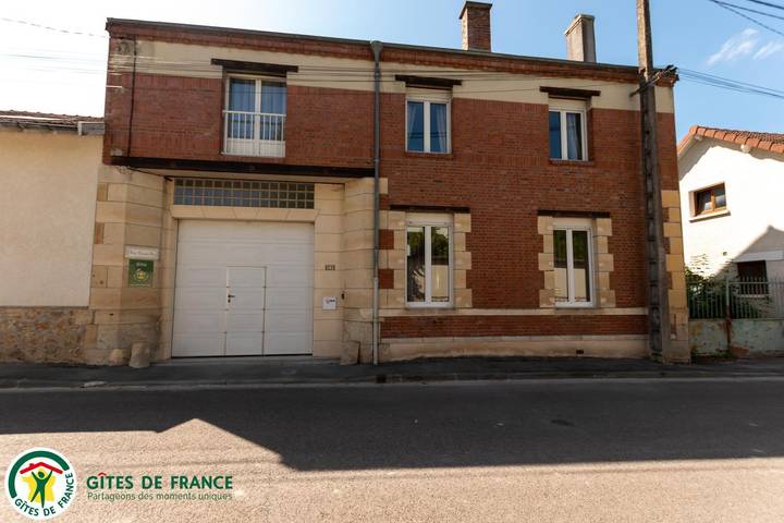 Gîte pour 6 personnes, avec Terrasse et Jardin