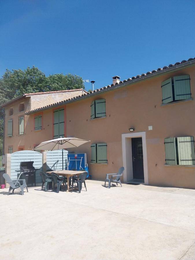 Location de vacances pour 10 personnes, avec vue ainsi que terrasse et piscine, animaux acceptés à Gaudiès - 2