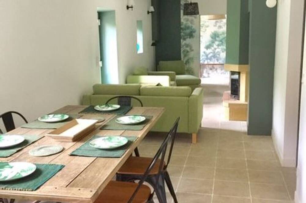 Chaleureux gîte rénové avec 3 chambres et cheminée près du Mans, idéal pour famille et amis in Le Mans, Sarthe