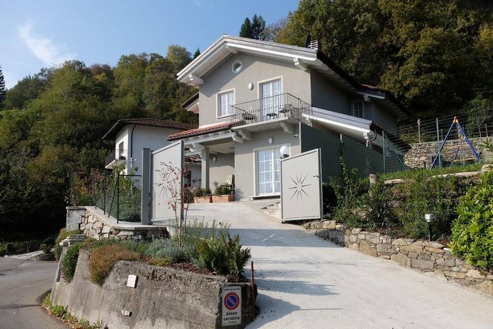Ferienhaus für 4 Personen, mit Ausblick und Seeblick sowie Balkon und Garten am Lago Maggiore - 2