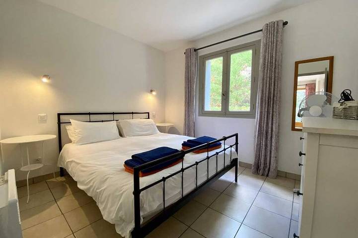 Location de vacances pour 6 personnes, avec jardin et piscine à Pauligne - 2