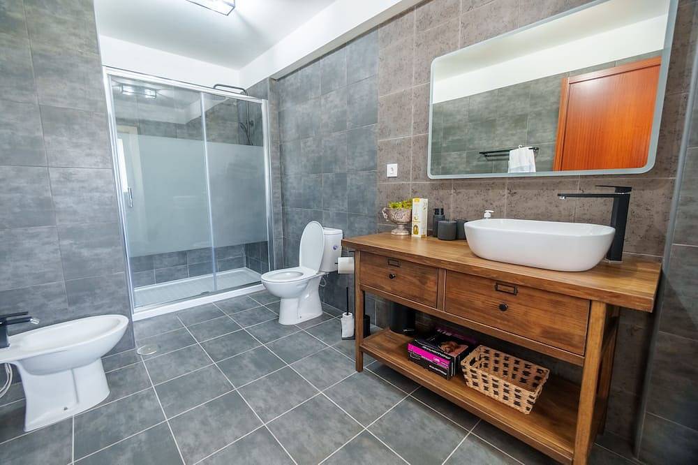 Amarelo the Yellow room in Feteira, Faial