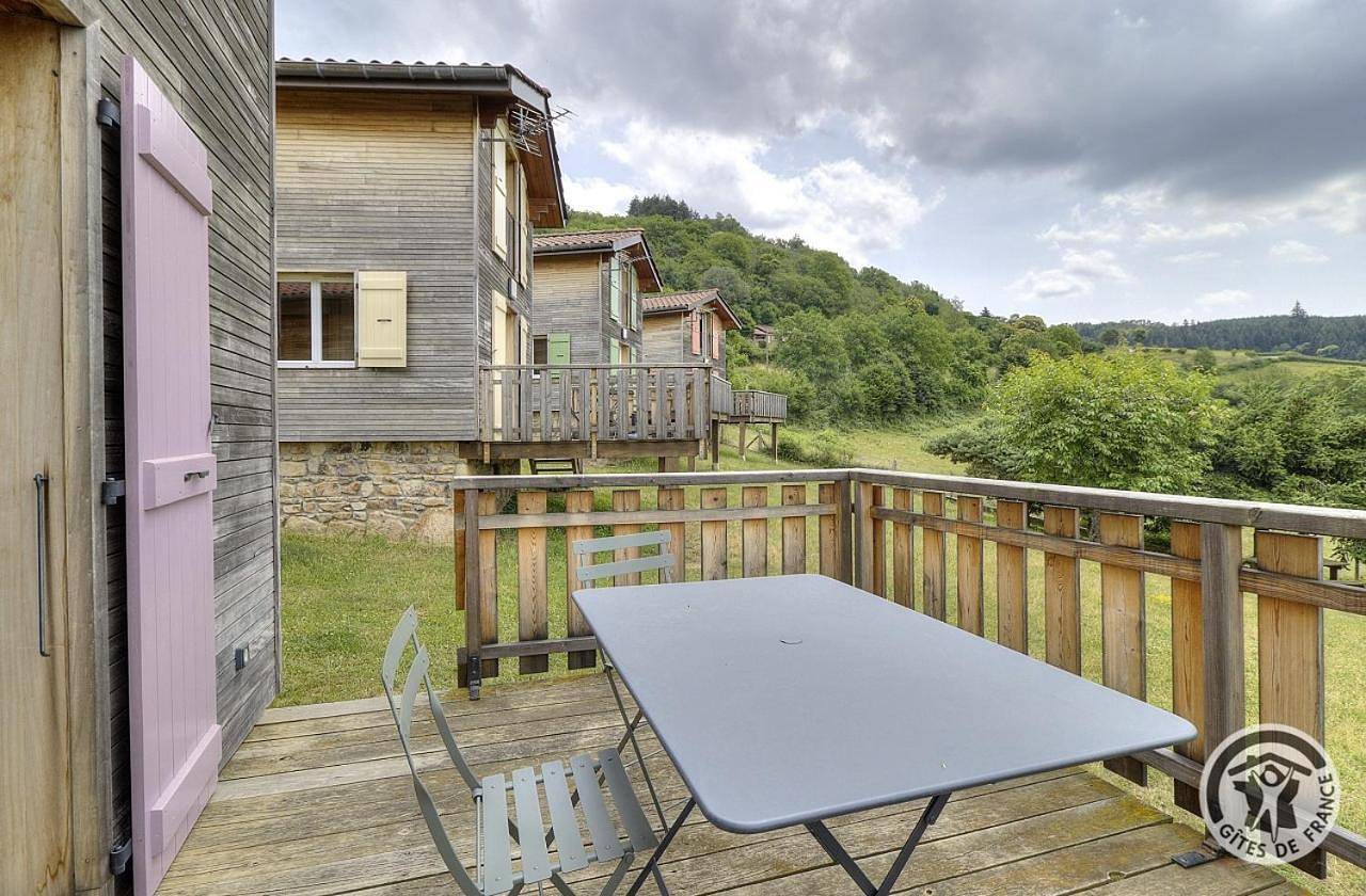 Gite au calme avec belle vue - Merisier in Deux-Grosnes, Région de Villefranche-sur-Saône