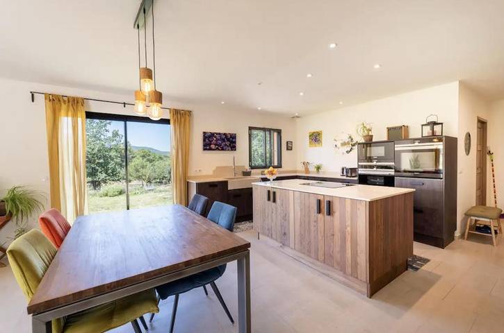 Location de vacances pour 7 personnes, avec jardin ainsi que vue et piscine à Meyrargues - 3