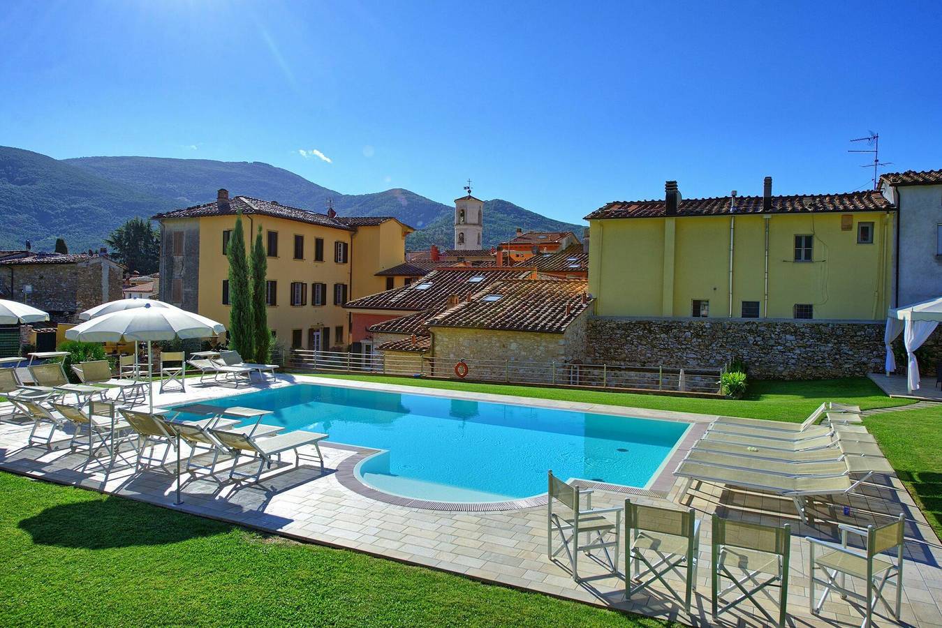Hel ferielejlighed, Ferielejlighed for 4 personer in Lucca, Den Italienske Riviera