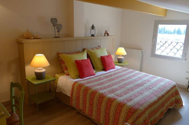 Gîte pour 4 personnes, avec jardin ainsi que piscine et terrasse, animaux acceptés à Vers-Pont-du-Gard - 2