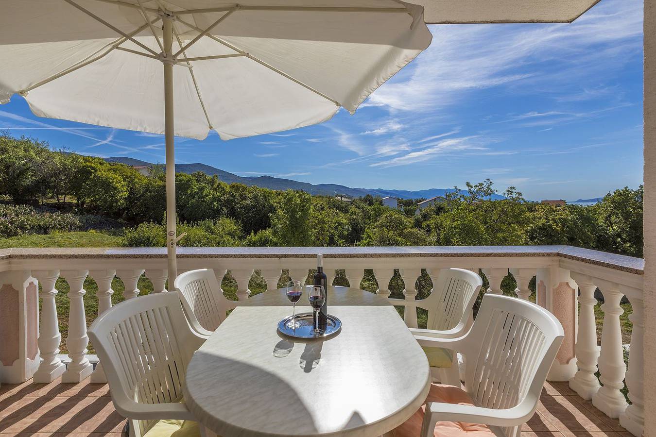 Ganze Wohnung, Hundefreundliches Apartment nur 470 Meter zum Strand mit Babybett und Meerblick in Povile, Primorje-Gorski Kotar