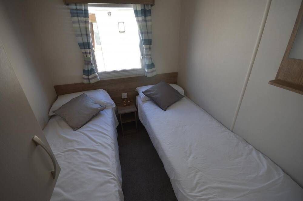 Felixstowe beach holiday park caravan/mobile home in Felixstowe, Suffolk