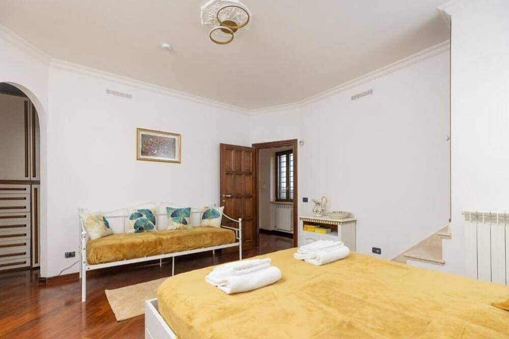 Villa Maria Pia - Roman Elegance Immersed in the Green in Fiumicino, Rome Province