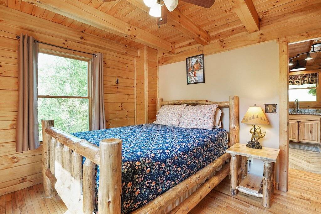 Liberty Ridge Cabin, in der Nähe von Old Man's Cave, Feuerstelle, Deck, Hottub, Wifi, Hobbyraum in Hocking Hills