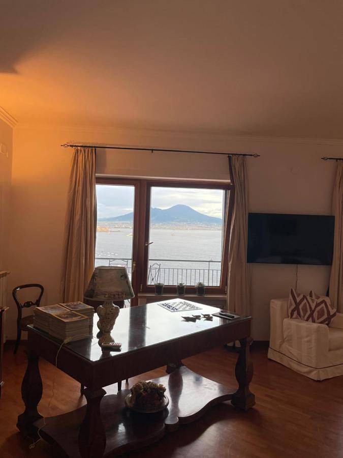 Appartamento intero, Three-Bedroom Apartment in Posillipo, Napoli