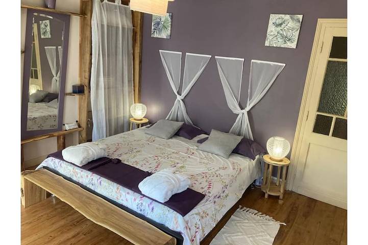 Gîte pour 6 personnes, avec jardin ainsi que piscine et jacuzzi, animaux acceptés