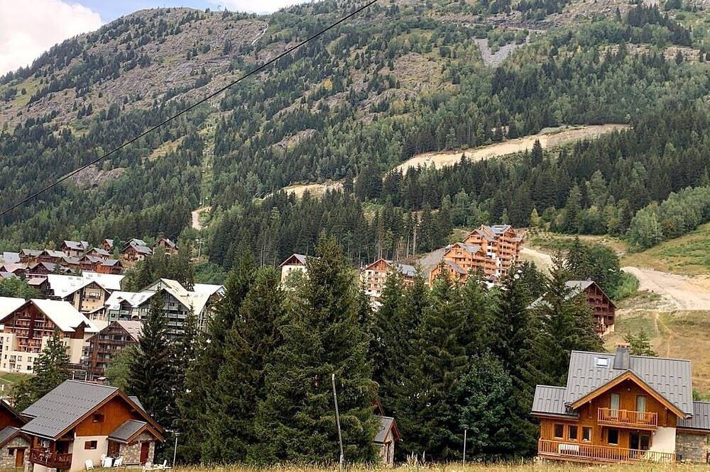 Entire apartment, Oz Alpe d'Huez ski area apartment 8 people in Oz, Écrins National Park