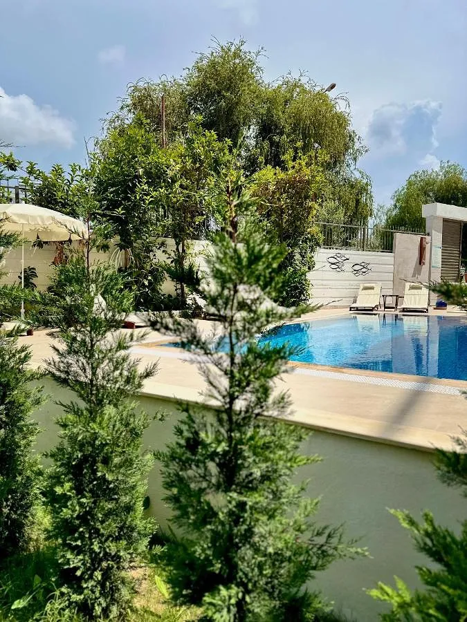 Aparthotel para 2 personas, con vistas además de piscina y jardín, Se admiten mascotas - 1