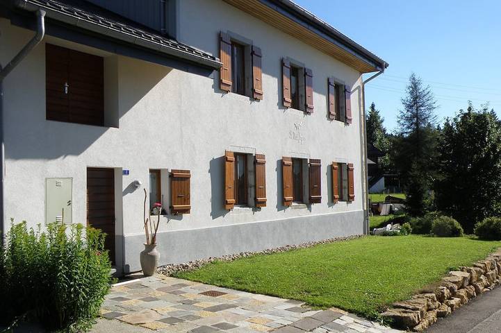 Gîte pour 20 personnes, avec jardin, animaux acceptés en Suisse