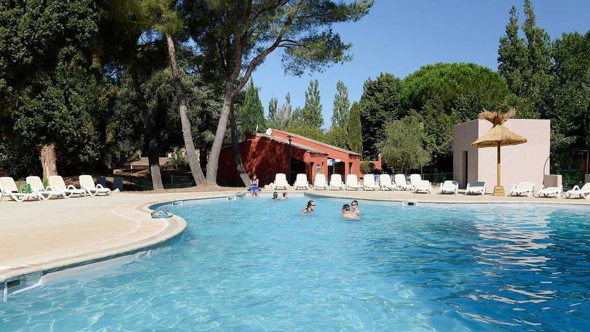 Appartement de vacances pour 2 personnes, avec jardin et piscine à Arles