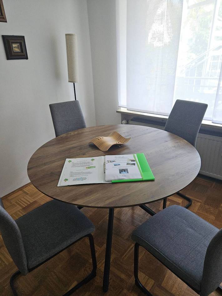 Ganze Ferienwohnung, Andy's Ferienwohnung mit Balkon - Ferienwohnung mit 80 qm ruhig aber zentral in der Nähe von Weiden und Grafenwöhr in Neustadt an der Waldnaab, Naturpark Nördlicher Oberpfälzer Wald