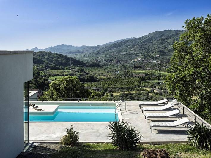 Ferienhaus für 8 Personen, mit Whirlpool und Terrasse sowie Garten und Pool