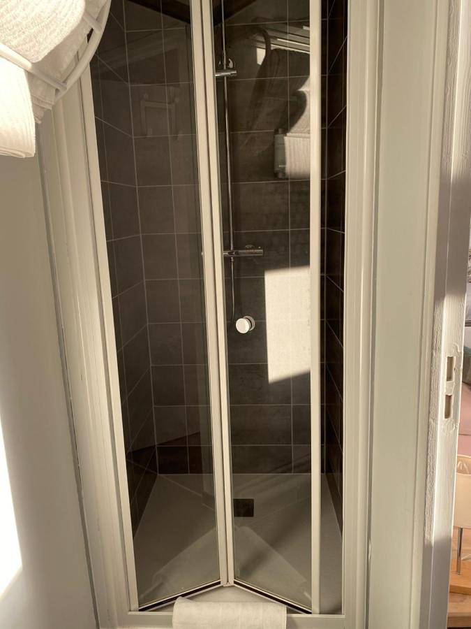 Hôtel pour 5 personnes, avec vue sur le lac ainsi que terrasse et vue à Aydat - 3