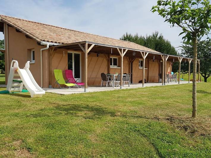 Location de vacances pour 4 personnes, avec piscine et vue ainsi que vue sur le lac et jardin à Capdrot - 2