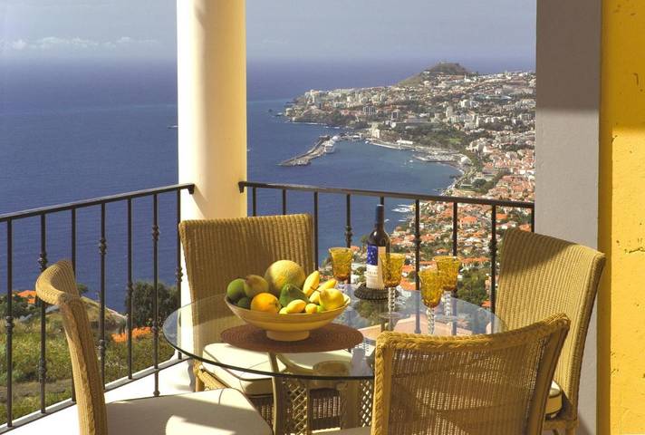 Apartamento de férias para 2 pessoas, com terraço e vista e ainda piscina no Funchal