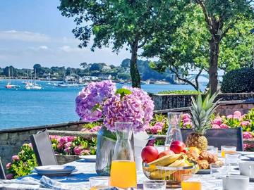 Location de vacances pour 10 personnes, avec terrasse et jardin à La Trinité-sur-Mer