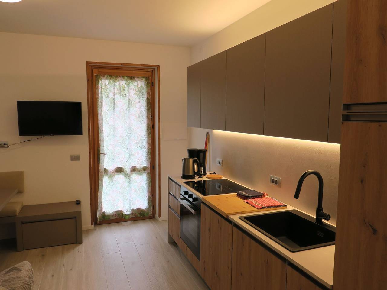 Erdgeschosswohnung mit möbliertem Garten, foto 6