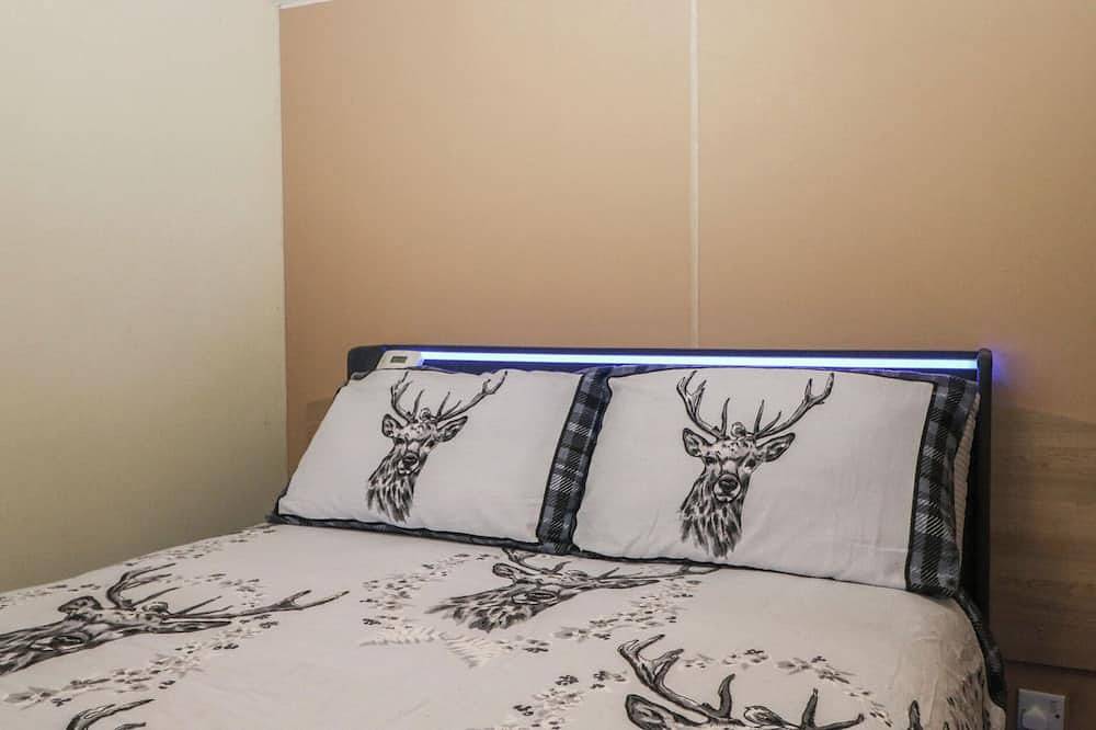 90 Solent Breezes, pet friendly, character holiday cottage in Warsash in Fareham, Hampshire