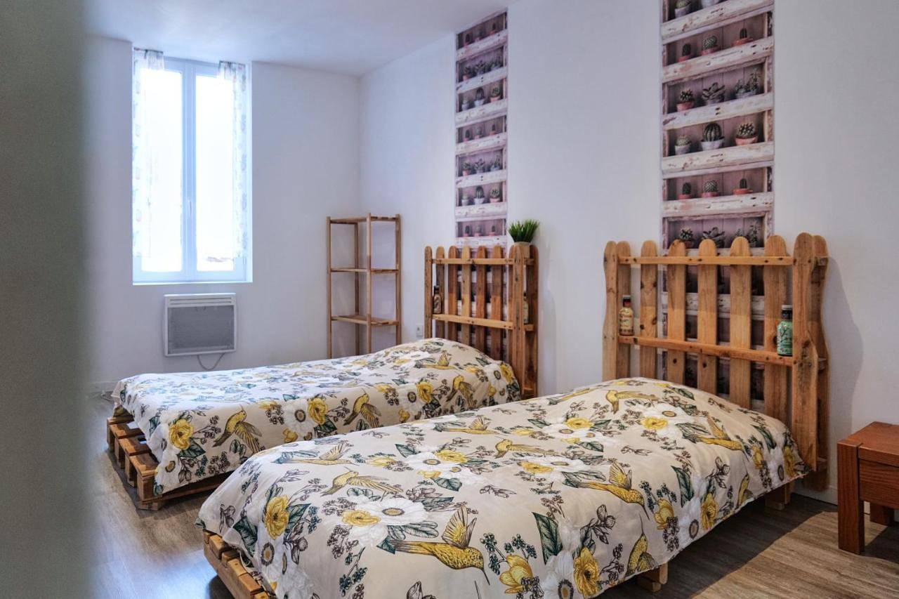 Appartement entier, Two-Bedroom Apartment in Mirepeisset, Côte méditerranéenne (France)