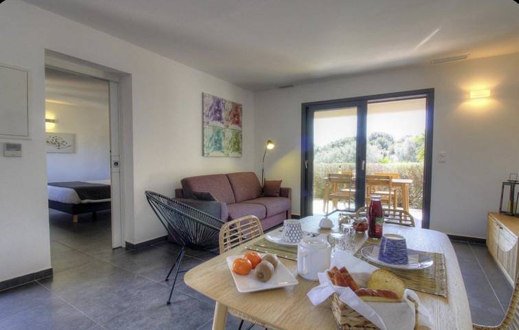 Gîte pour 4 personnes, avec piscine ainsi que jardin et terrasse à Bonifacio - 4