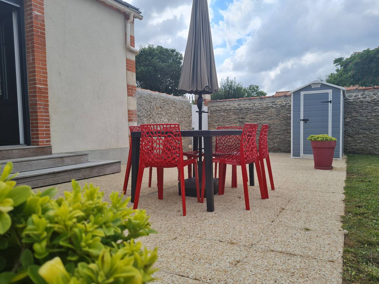 Maison rénovée avec jardin, piscine chauffée et spa, proche plages vendéennes, idéal pour familles in La Garnache, Vallée de la Loire