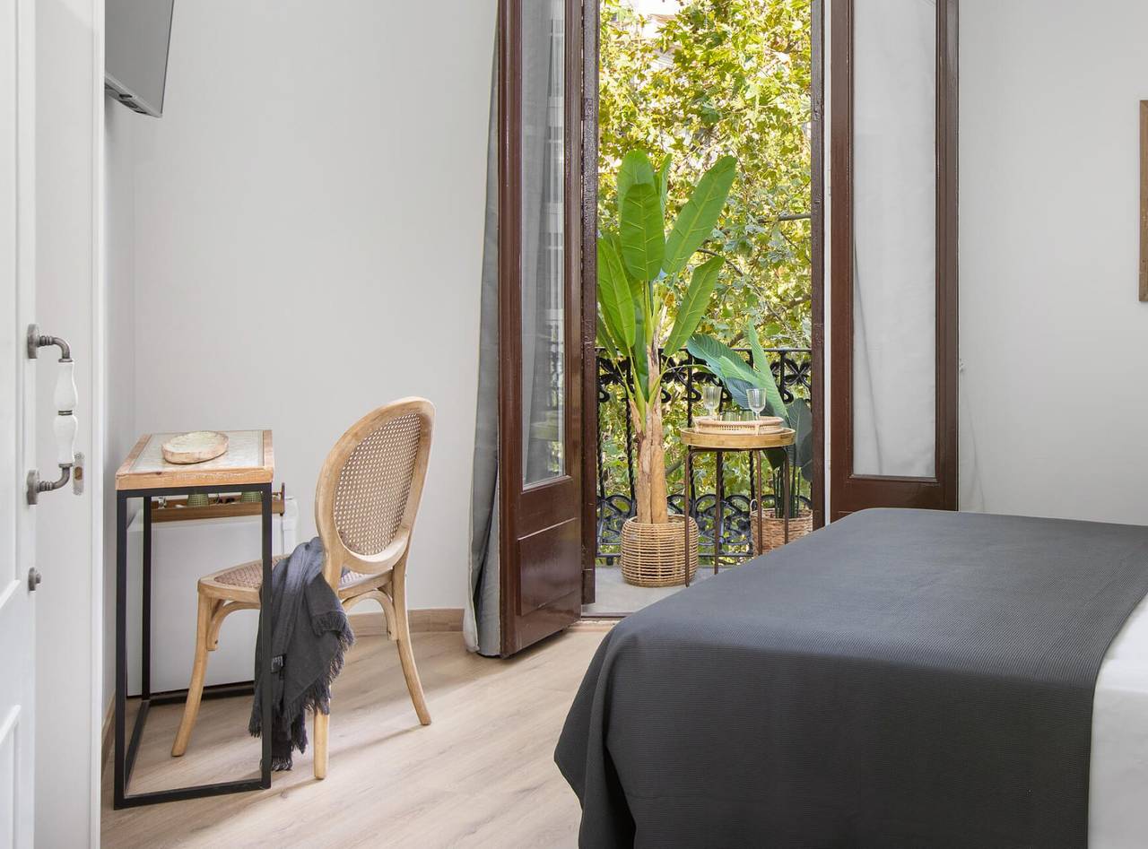 Ona - Deluxe Double room with balcony in Barcelona Centre, Barcelona