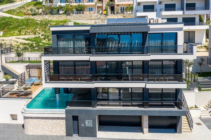 Villa für 12 Personen, mit Terrasse und Meerblick sowie Sauna in Makarska