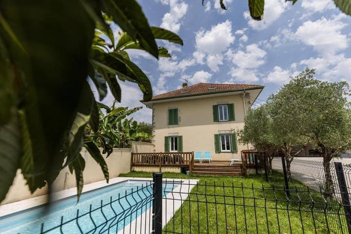 Location de vacances pour 15 personnes, avec terrasse ainsi que jardin et piscine à Saint-Lon-les-Mines - 4