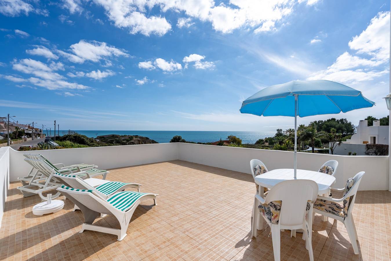 Holiday Home 'Estrela Do Mar' with Sea View, Wi-Fi and Air Conditioning in Carvoeiro, Lagoa