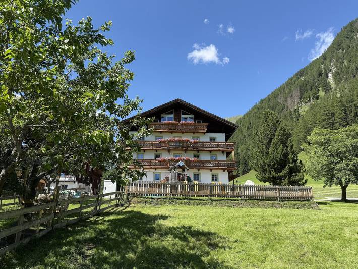Ferienhaus für 6 Personen, mit Balkon und Terrasse sowie Garten und Ausblick