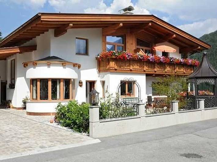 Ferienwohnung für 6 Personen, mit Terrasse und Garten sowie Sauna und Ausblick