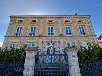 Gîte pour 14 personnes, avec terrasse ainsi que vue et jardin dans Vanault-le-Châtel