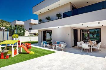 Villa for 8 People in Marina, Split-Dalmatia, Photo 4
