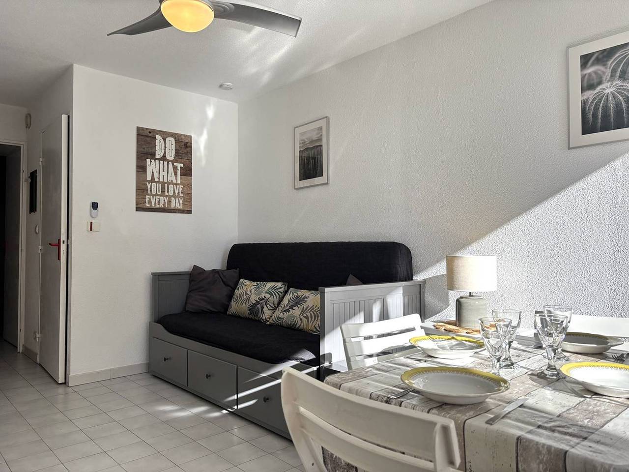 Apartamento entero, Estudio cabina cercano a la playa con balcón y aparcamiento privado in La Londe-les-Maures, Parque nacional Port-Cros