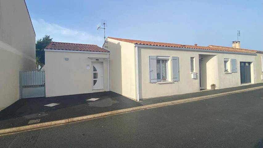 Location de vacances pour 2 personnes, avec jardin ainsi que terrasse et piscine à Échillais - 2