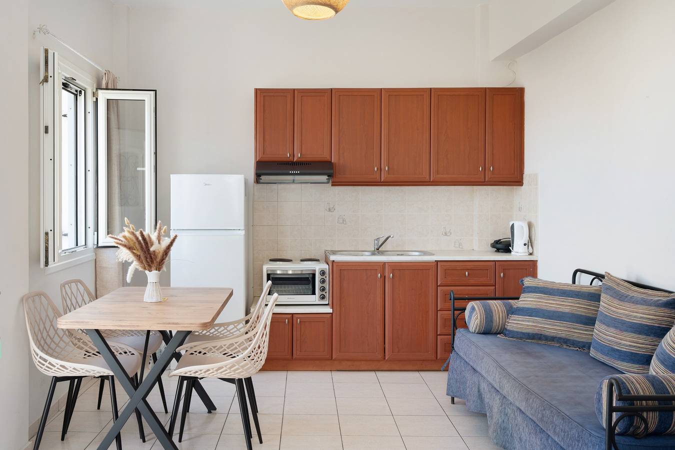 Appartement entier, Appartement 'Driopida 5 Irida' avec terrasse privée, balcon et climatisation in Kythnos
