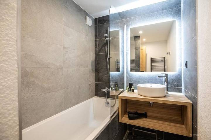 Gîte pour 6 personnes, avec piscine ainsi que balcon et sauna dans Station De Montalbert - 2