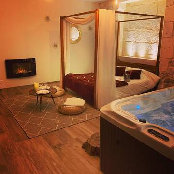 Gîte pour 3 personnes, avec jacuzzi à Milhaud