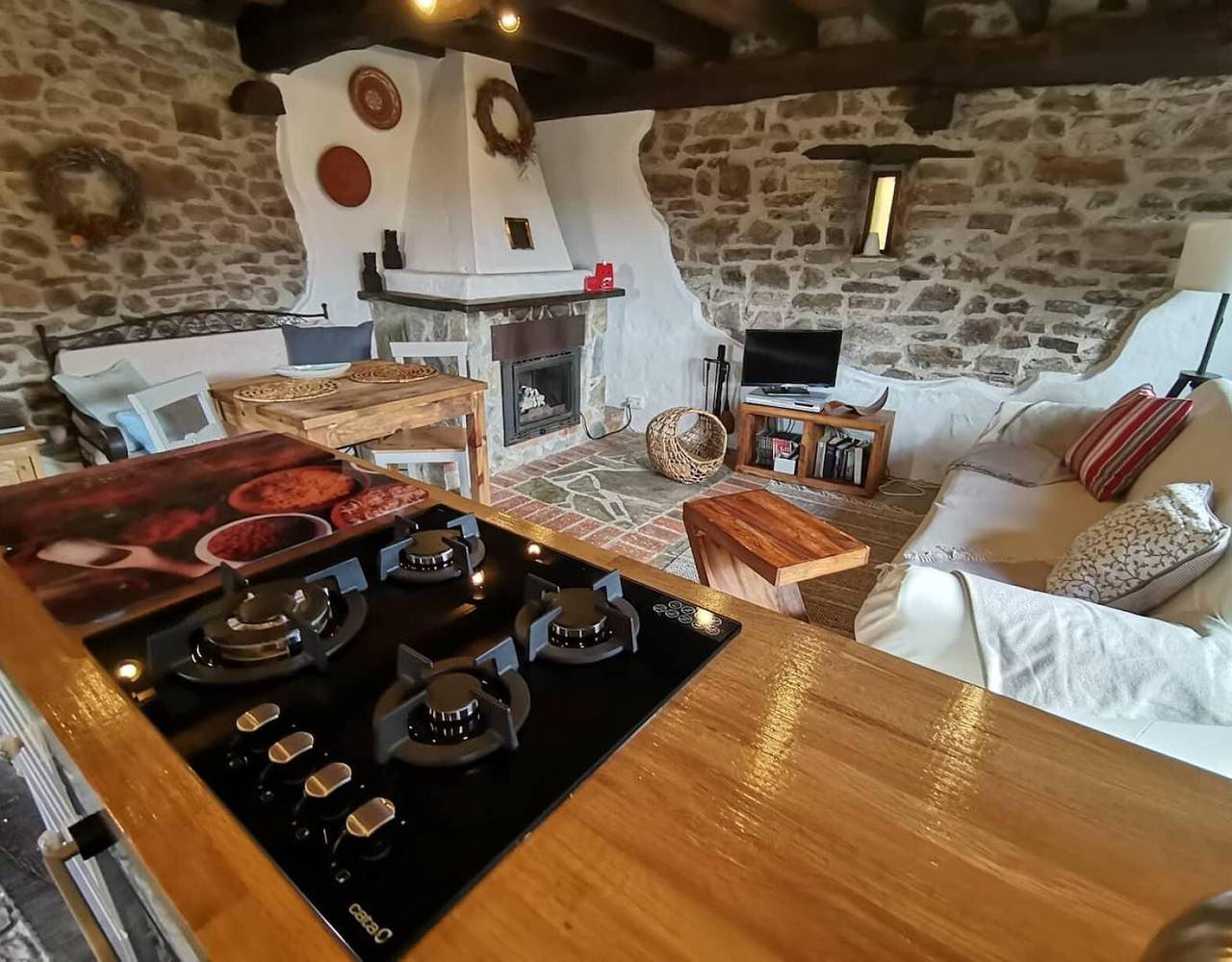 Landhuis 'Nela' met uitzicht op de bergen, privéterras en Wifi, foto 14
