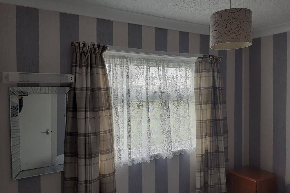 Hemsby Self Catering 2 Bedroom Chalet Sleeps 4 - No Pets in Hemsby, Great Yarmouth