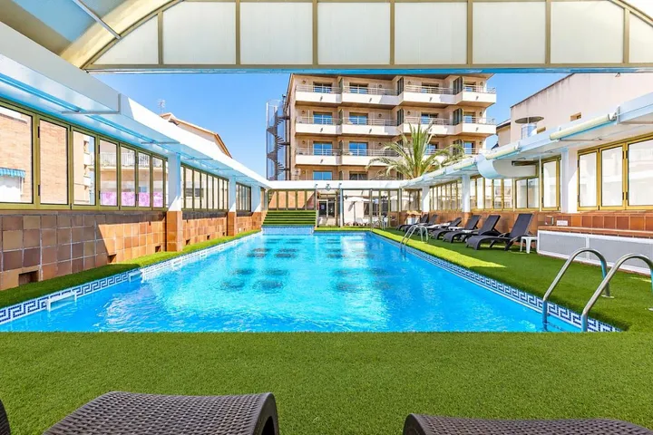 Hotel para 2 personas, con sauna y jacuzzi además de jardín y piscina - 1